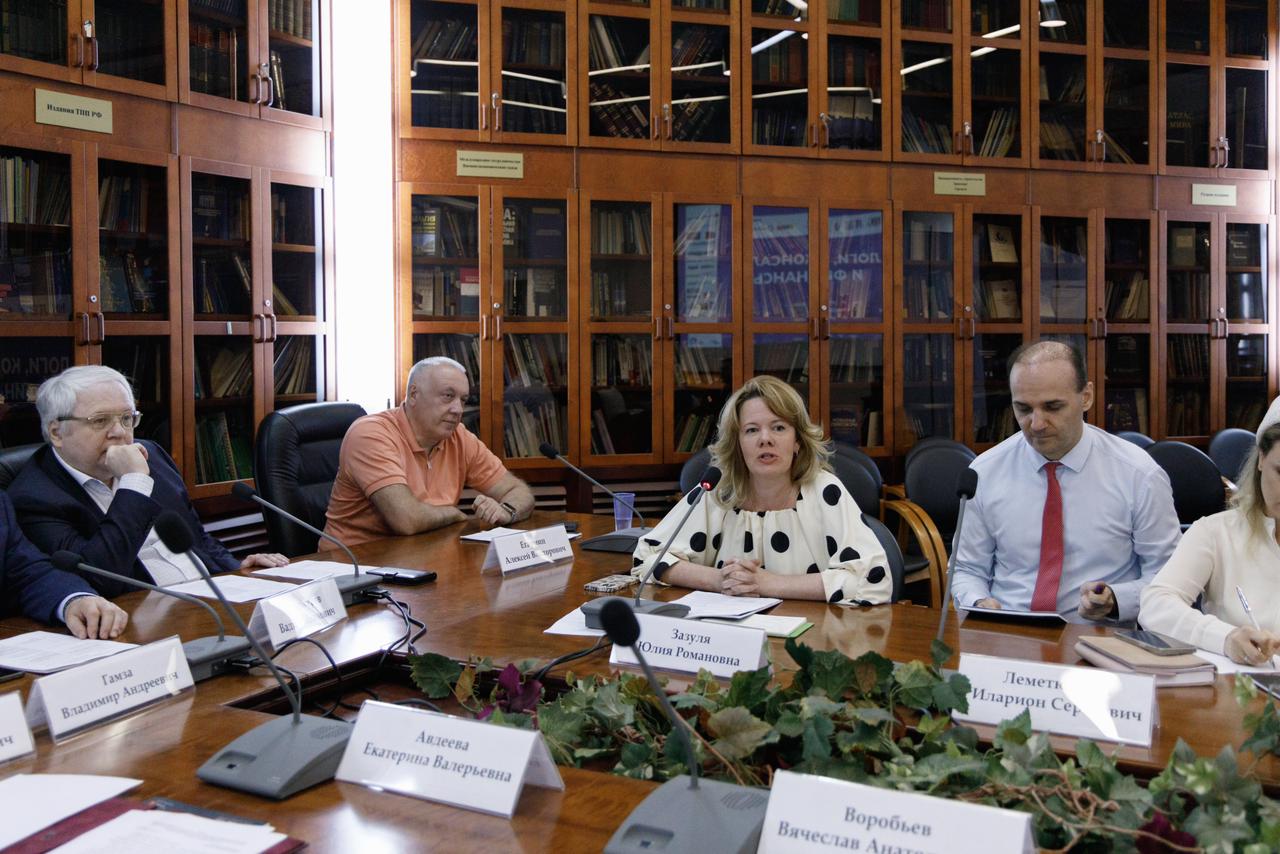 Юлия Зазуля, генеральный директор ЮРКОМКомпани выступила на Круглом столе «Налоги, консалтинг и финансы»